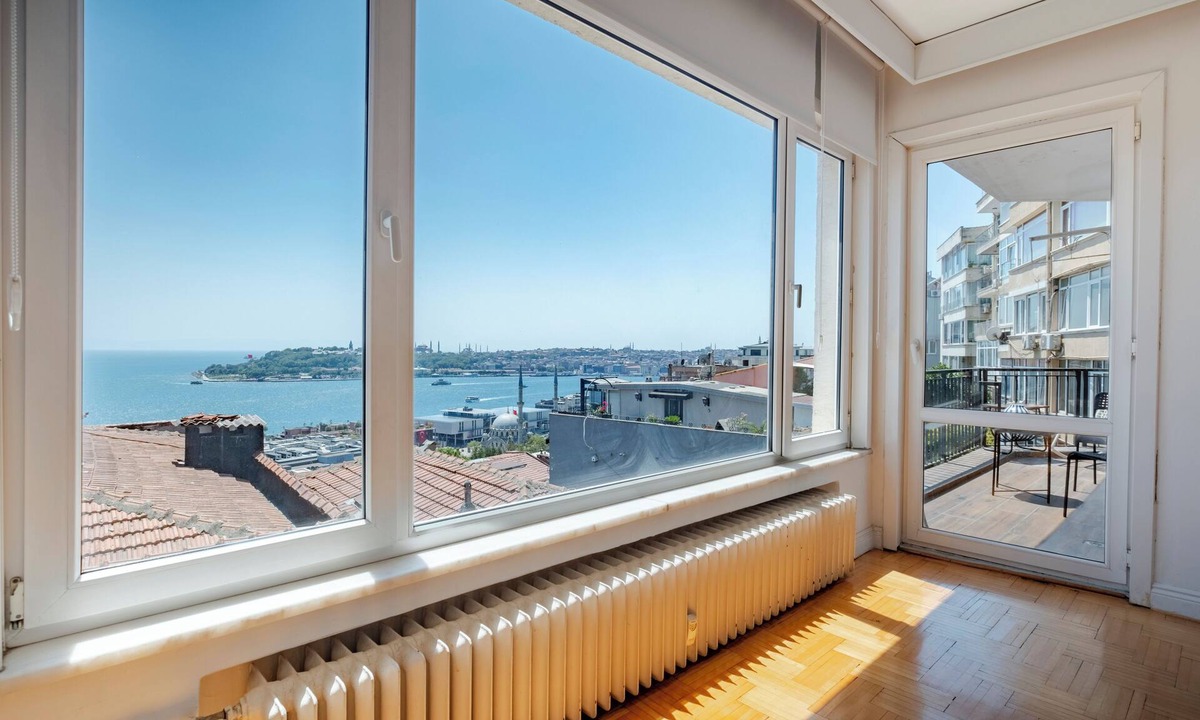 Kabatas Apartment | 5BR Bosphorus View with Balcony - Elevator - Central Location - 2 Bathrooms