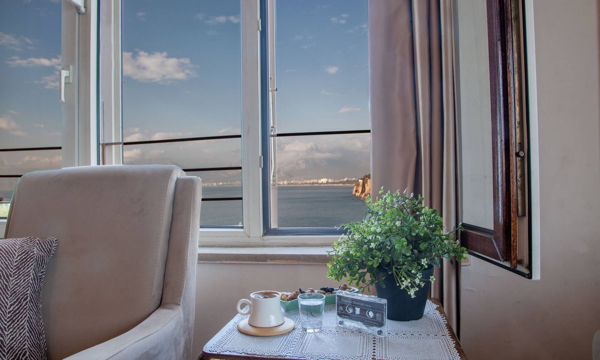 Kaleici Apartment | Aheste Simple Sea View Flat in Lovely Old Town