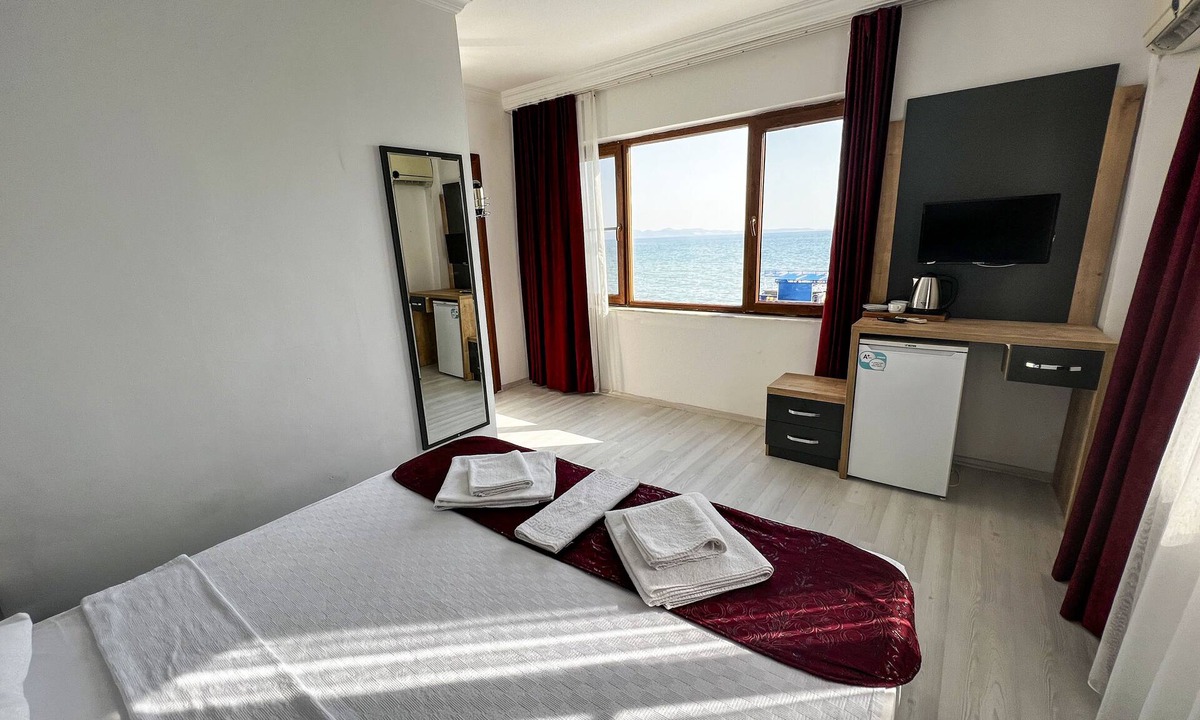 Akcay Bed & Breakfast | Akçay Pier Hotel & Beach