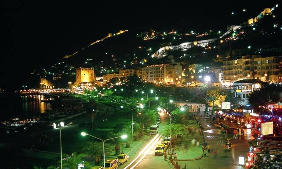 Seki Villa | Alanya Villa private Pool 10- 15 mins walk to Beach &Town Centre. Sleeps10