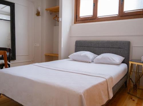 Balat Apartment | Balat Tarihin içinden Pink Home 1