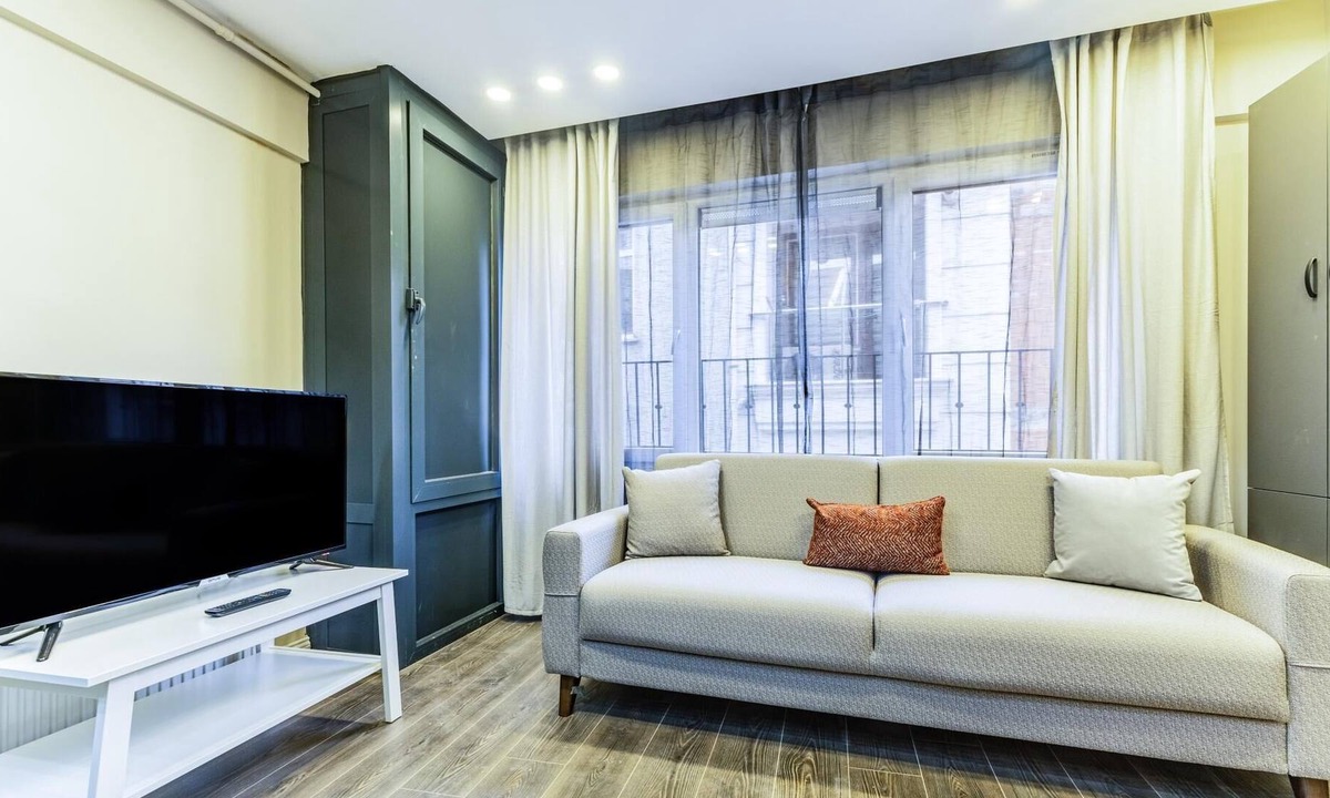 Osmanbey Apartment | Central and Compact Flat with Terrace in Sisli