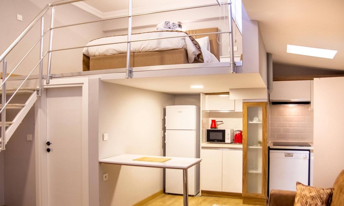 Kahramanlar Mahallesi Apartment | Centrally Located Fully Furnished Flat in Konak