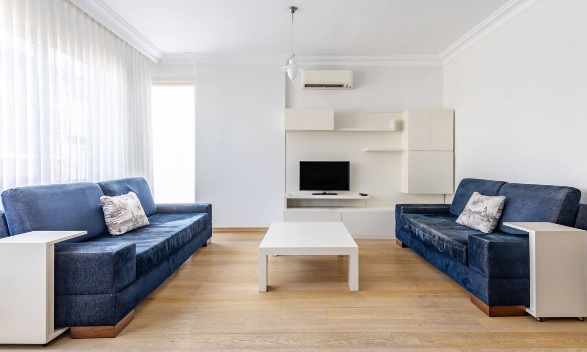 Moda Apartment | Chic Flat w Balcony 5 min to Moda Coast