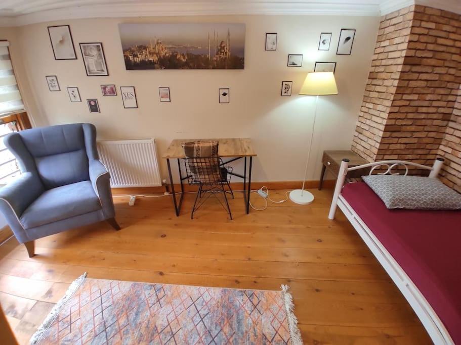 Fatih Apartment | Cozy Room l Central Location l Wooden Mansion
