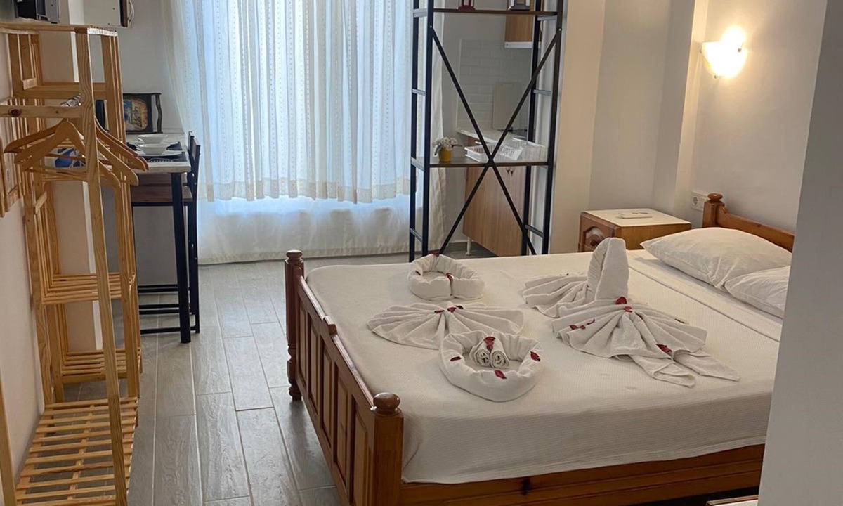 Marmaris City Center Apartment | Cozy studio in lovely Muğla with AC, WiFi