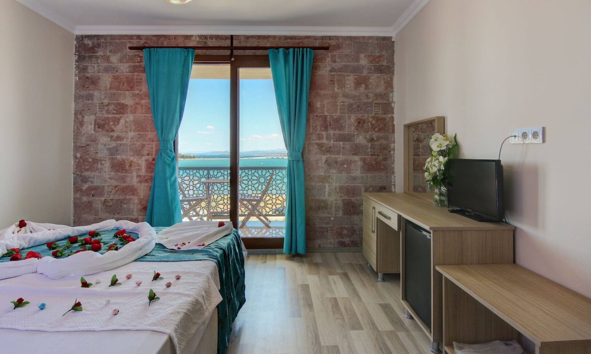 Mithatpasa Hotel | Cunda Bal Konak