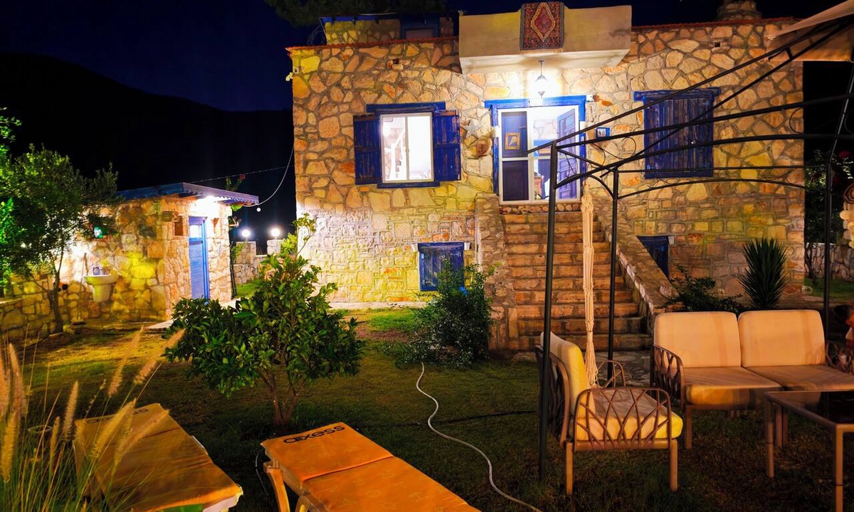 Milas House | Denize Yürüme Mesafesi & Manzaralı Antik Taş Villa (Aile ve Evcil Hayvan Dostu)