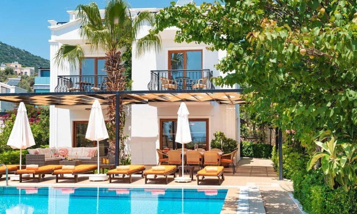 Kalkan Villa | Detached Private Villa | 4 bedrooms | Large Pool & Gardens | Short walk to Town
