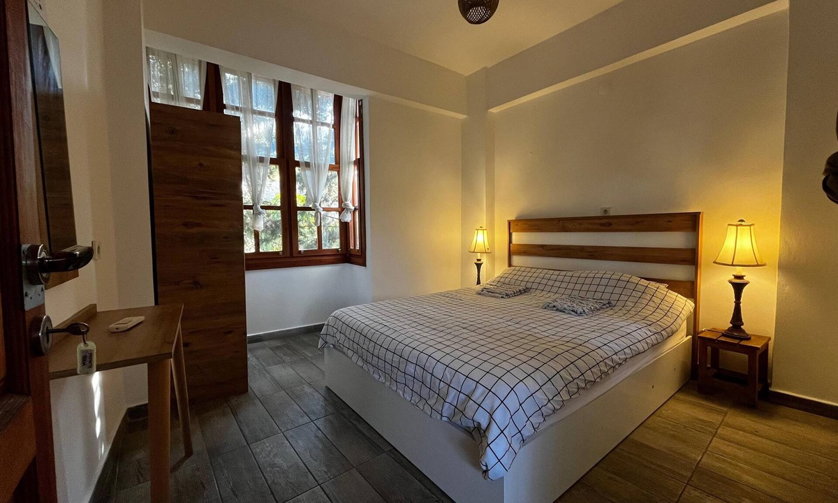 Kaleici Hotel | Economy double room with shared bathroom