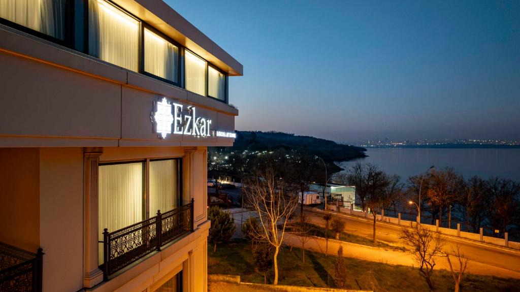 Avcilar Hotel | Ezkar Bathonea Art İstanbul