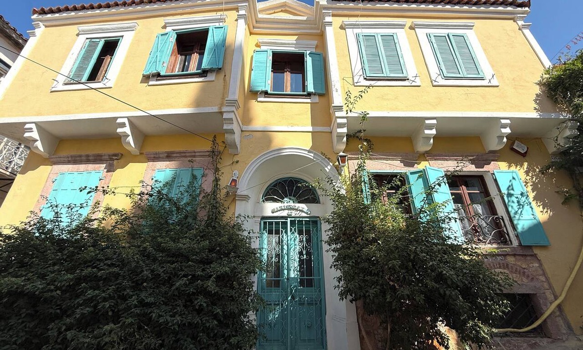 Ayvalik City Center House | Historic Artistic House with Sea-View Terrace in Ayvalık