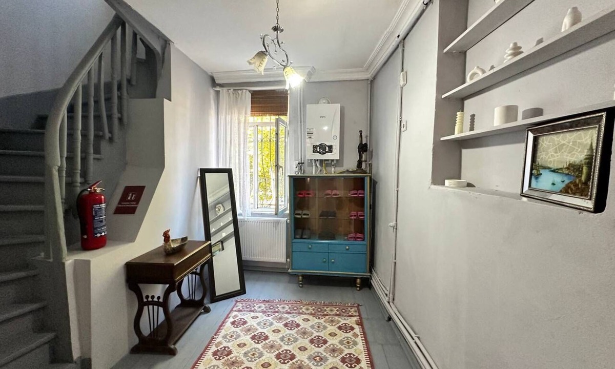Istanbul City Center House | Historic Home w/Golden Horn Galata Tower Views