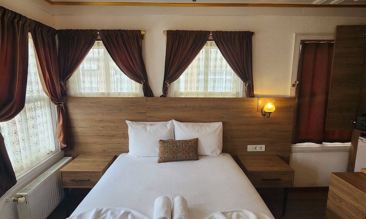 Rasimpasa Hotel | Kadıköy White House