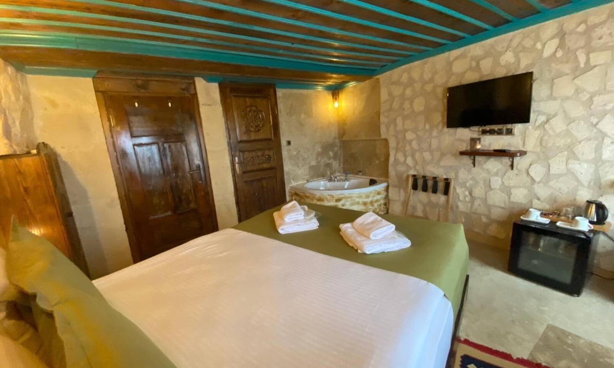 Uchisar Hotel | La Vi̇e Cappadoci̇a Private Terrace with Jacuzzi