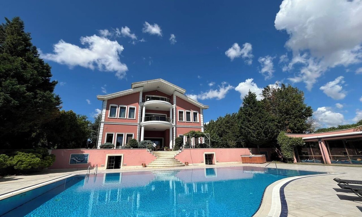 Silivri House | Lovely 4-bedroom house with Private pool in Silivri