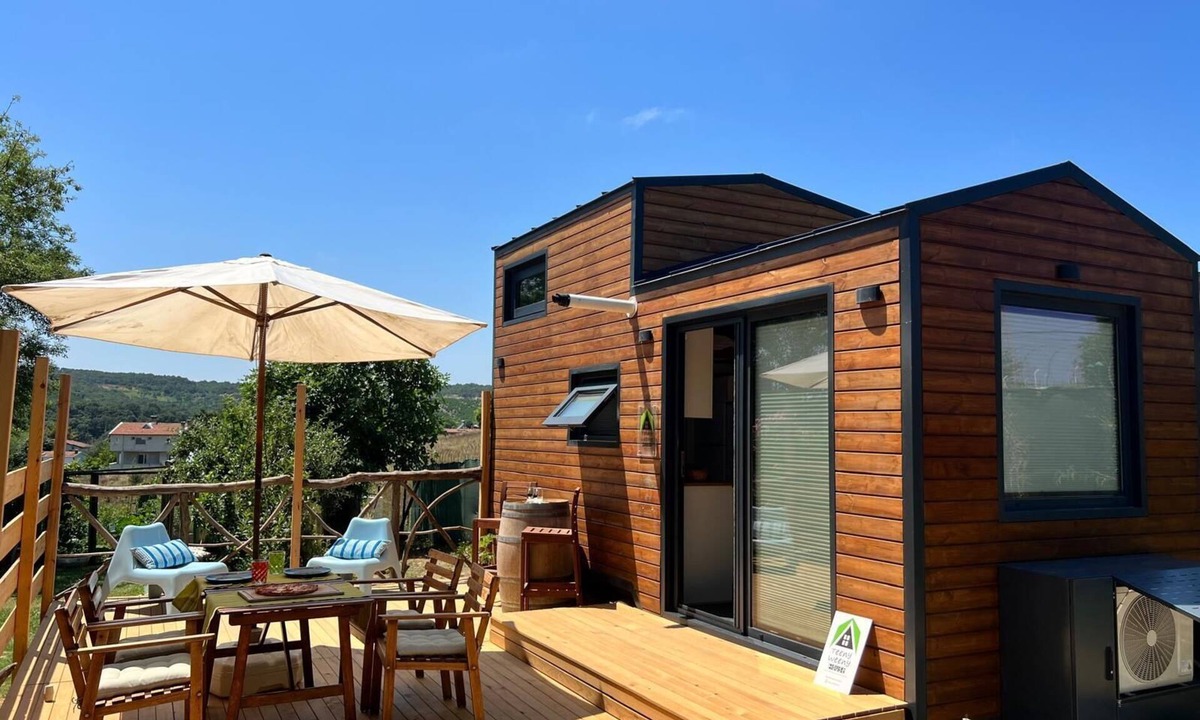 Eyup House | Lovely Caravan with deck and garden close to İstanbul Airport