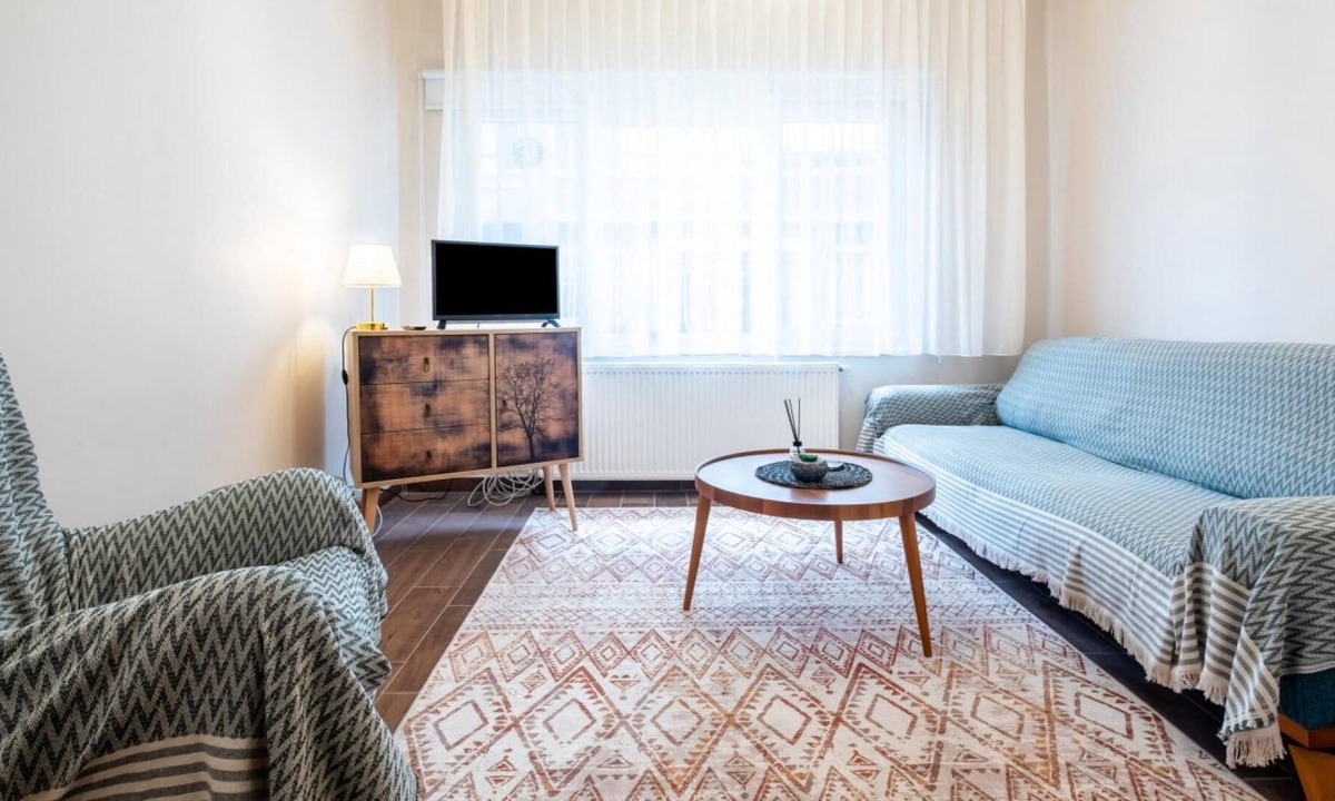 Gumussuyu Mahallesi Apartment | Lovely Flat in Beyoglu near Public Transportation