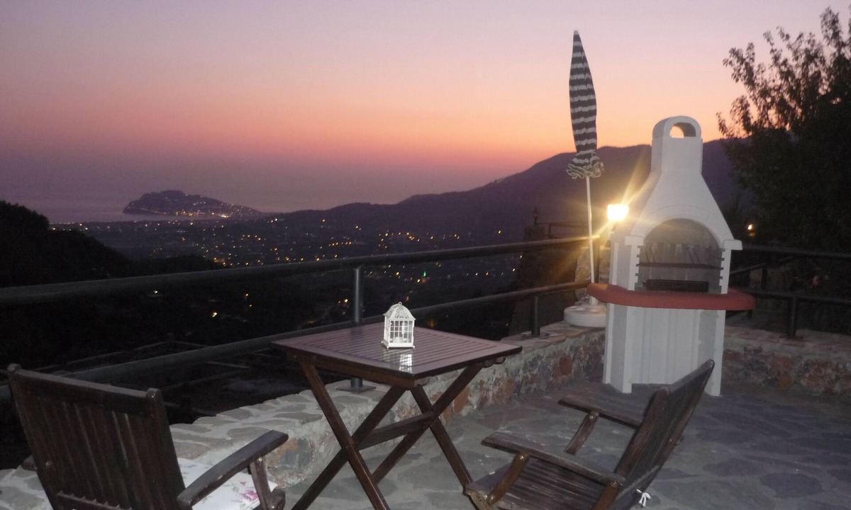 Alanya Villa | Luxury detached villa with own floodlit pool and terrace and stunning views