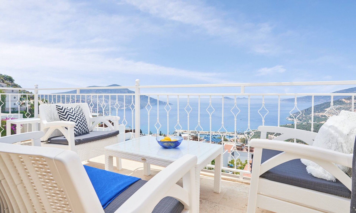 Kalkan Apartment | Mavi Kelebek is a lovely 2 bed apartment with shared pool and sea views