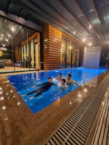 Sapanca Villa | Muhafazakar Havuzlu Bahçeli Güneşlenme Alanı Bulunan Ultra Lüks Villa