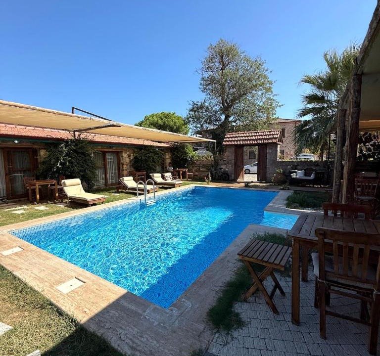 Ayvalik Apartment | Pet Friendly Pool Suites