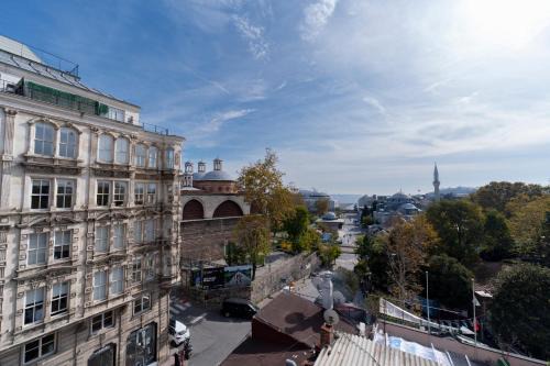 Tophane Apartment | Spacious 1-Bedroom Apartment with Bosphorus View