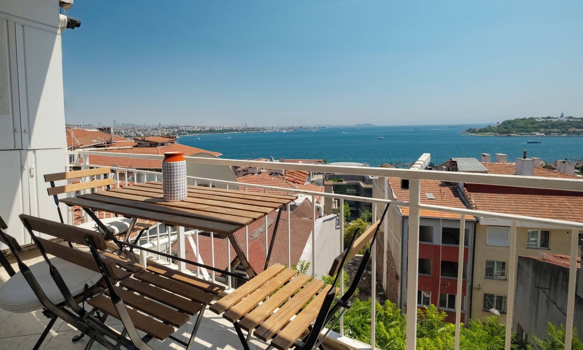 Kabatas Apartment | Spacious 2BR Sea View - Balcony - Prime Location