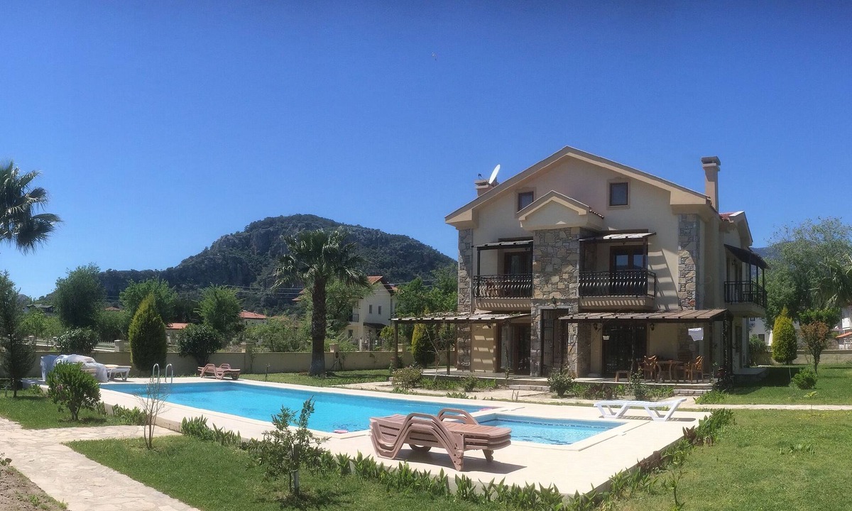 Dalyan City Center Apartment | Spacious 3 Bedroom Duplex Apartment With Shared Pool And Mountain Views