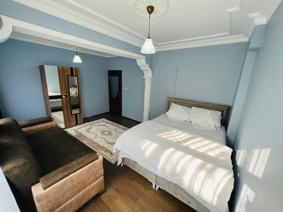 Fatih Apartment | Spacious 4-bedroom unit in Fatih.