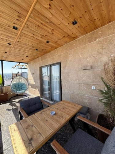 Artikli Apartment | Stylish Loft Apartment with Private Terrace