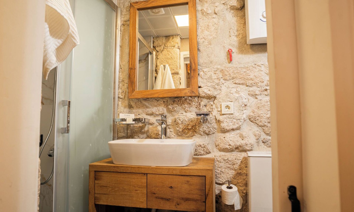 Tokoglu Hotel | Terrific 9-bedroom hotel with AC in vibrant İzmir Location point in the alacati
