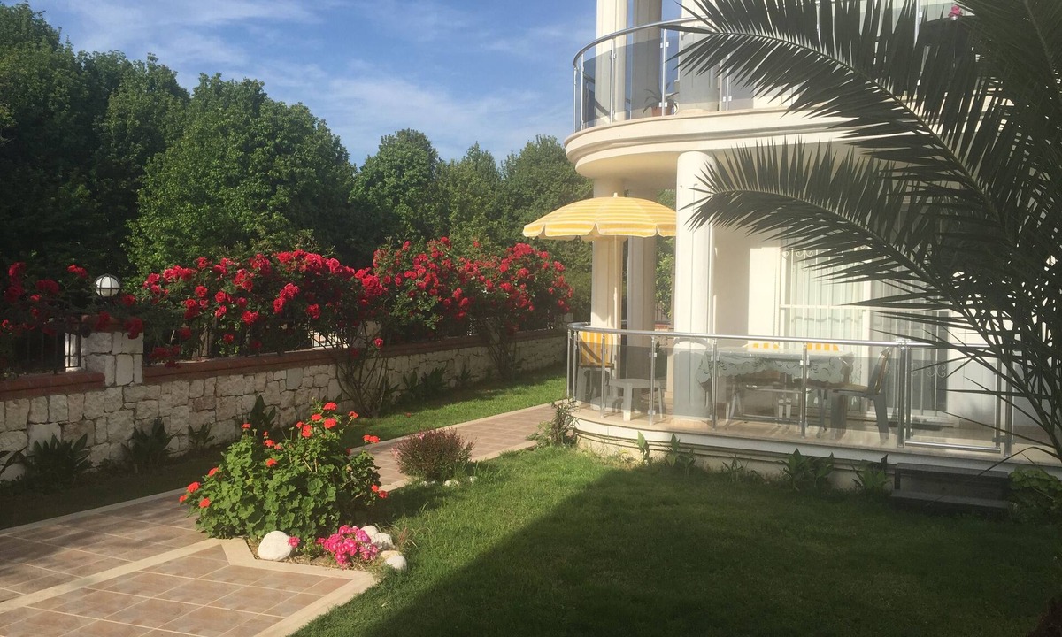 Fethiye City Center Apartment | TOURISM PERMIT GRANTED-Ground Flr Modern Apt-Wifi, pool, Private small Complex