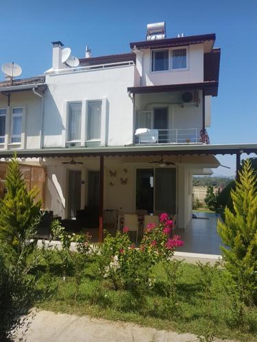 Cenger Villa | Triplex Villa I Private Beach I 300 meters by walk to the sea I Midway between Side, Manavgat and Alanya