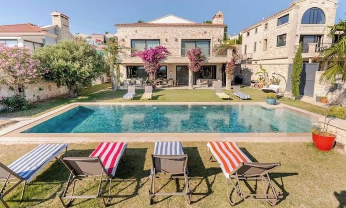 Cesme Villa | Villa Sunset Cesme for 10-12 persons with fireplace, 10 mins to Alacati, Cesme