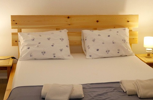 Datca City Center Apartment | 1+1 Bahçeli, deniz ve şehir manzaralı daire