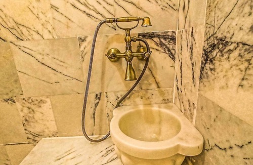 Konak House | 1901 CLOCK TOWER ROOM – Spacious, Bright, and Comfortable with Unobstructed Ocea