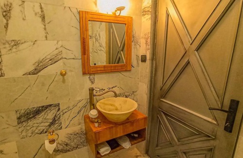 Konak House | 1901 CLOCK TOWER ROOM – Spacious, Bright, and Comfortable with Unobstructed Ocea