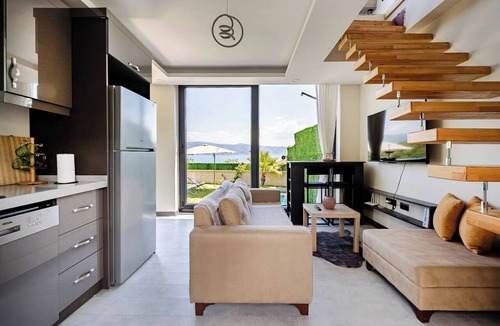 Dilovasi Villa | 4-deluxe Villa With Heated Private Pool