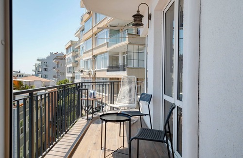 Kabatas Apartment | 5BR Bosphorus View with Balcony - Elevator - Central Location - 2 Bathrooms