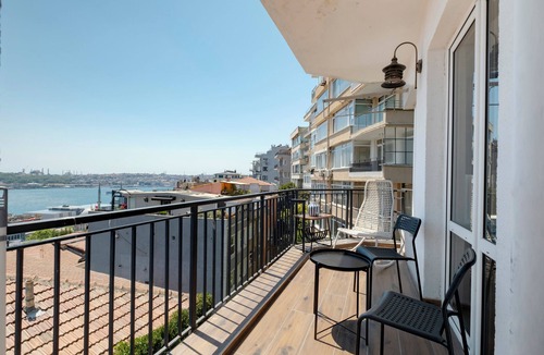 Kabatas Apartment | 5BR Bosphorus View with Balcony - Elevator - Central Location - 2 Bathrooms