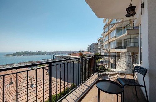 Kabatas Apartment | 5BR Bosphorus View with Balcony - Elevator - Central Location - 2 Bathrooms
