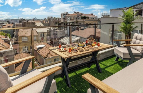 Cihangir Apartment | 5min to Taksim, Bosphorus View & Terrace
