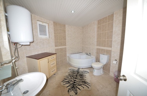 Seki Villa | Alanya Villa private Pool 10- 15 mins walk to Beach &Town Centre. Sleeps10
