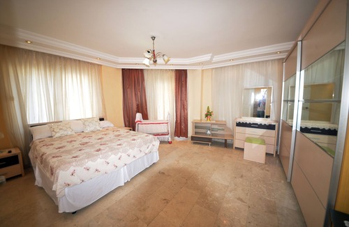 Seki Villa | Alanya Villa private Pool 10- 15 mins walk to Beach &Town Centre. Sleeps10