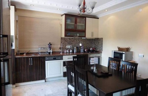 Seki Villa | Alanya Villa private Pool 10- 15 mins walk to Beach &Town Centre. Sleeps10