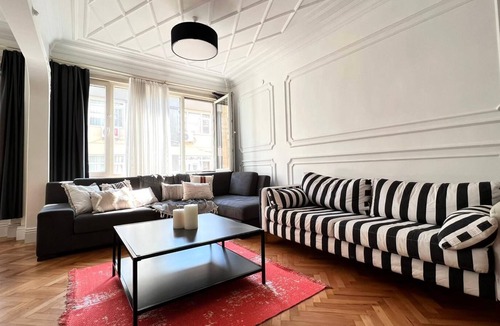 Cihangir Apartment | Altınbilezik - Modern Flat w/ 3 BR, 2 BA ! Cihangir, Taksim
