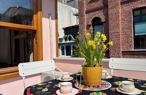 Istanbul City Center House | Balat Rose – Entire Wooden House with Terrace