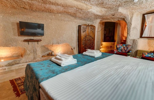 Uchisar Hotel | Balloon View Terrace in Cappadocia Jacuzzi Cave Rooms Unique Day & Night