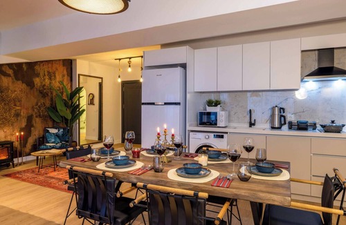 Cihangir Apartment | Bosphorus View Apt with 2 Terraces At Monnas Suite